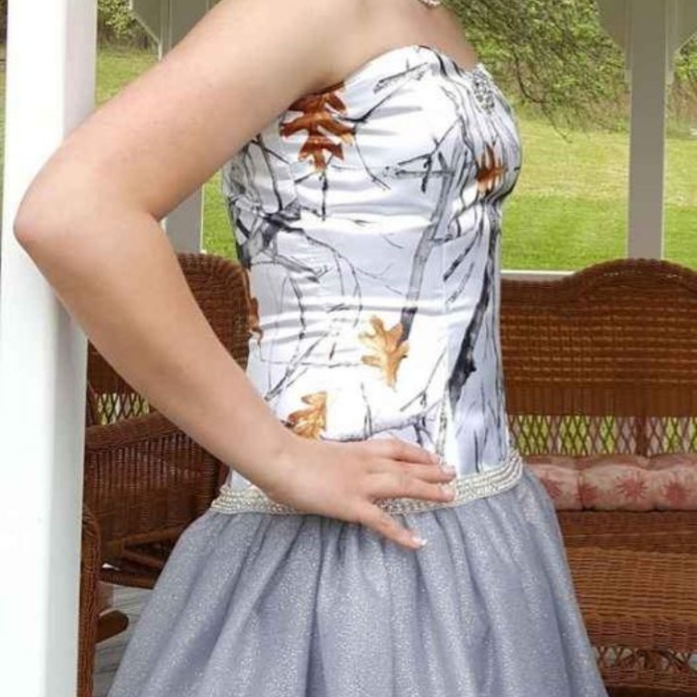 Prom dress / gown